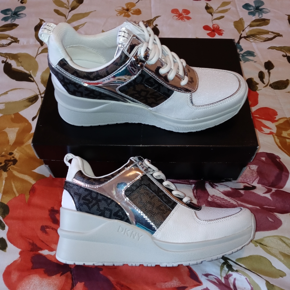 DKNY LEO Wedge Sneaker - Picture 1 of 8